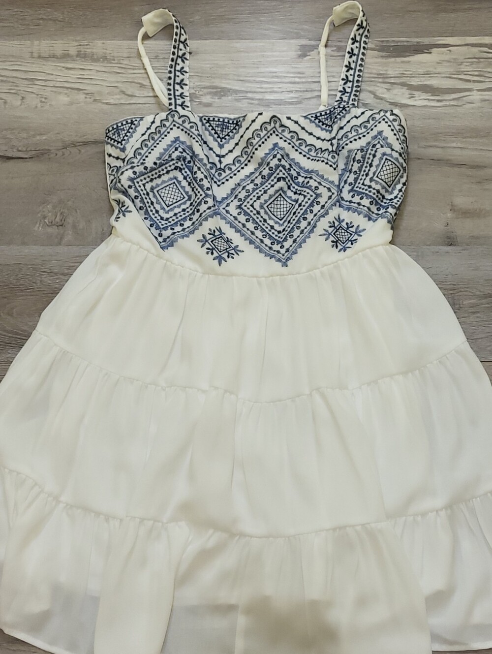 🛍Francescas Chrystal Fit & Flare White & Blue Embroidered Mini Dress Womens Med - Picture 3 of 10